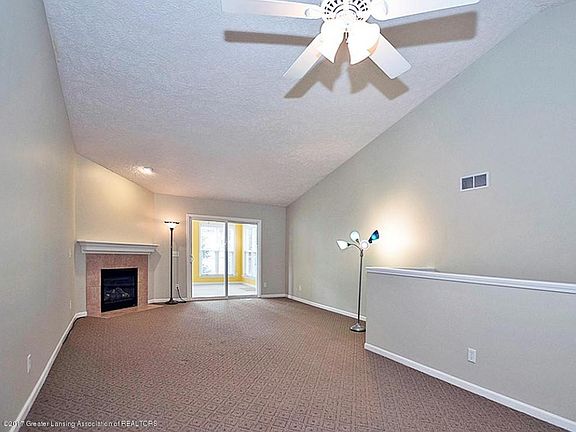 3rd image of 279 Barrington Cir #9