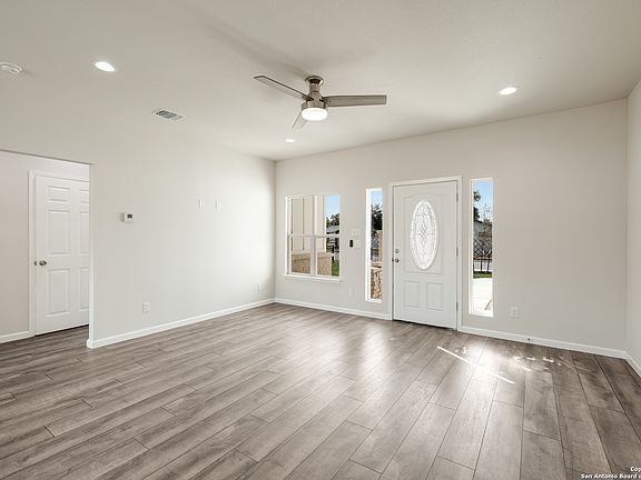 5th image of 738 SAWTOOTH DR