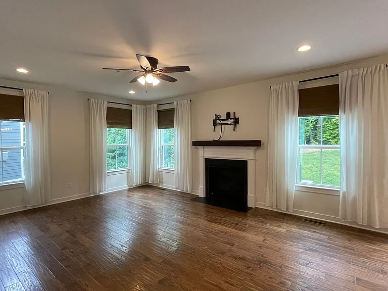2309 Harmsworth Dr — Photo 6
