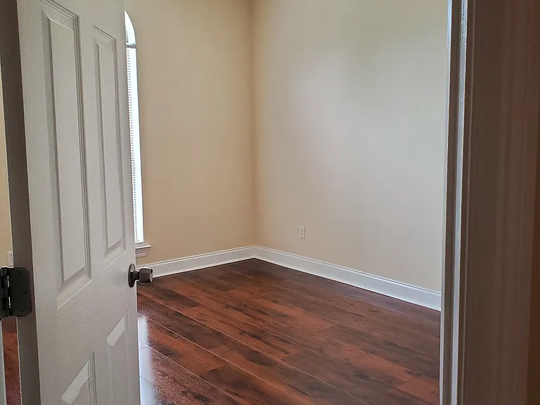 577 Panther Dr — Photo 3