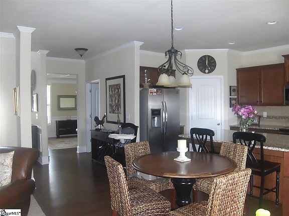3rd image of 8 Caswell Ln