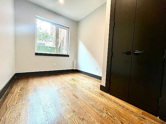 5th image of 163 Tompkins Ave #3L