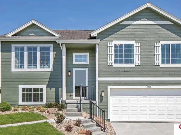 10507 Flint Dr, Papillion, NE 68046