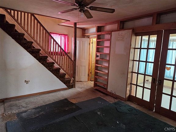 4th image of 116 E Oneida St