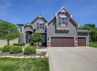 9709 Hollis Ln, Shawnee, KS 66227