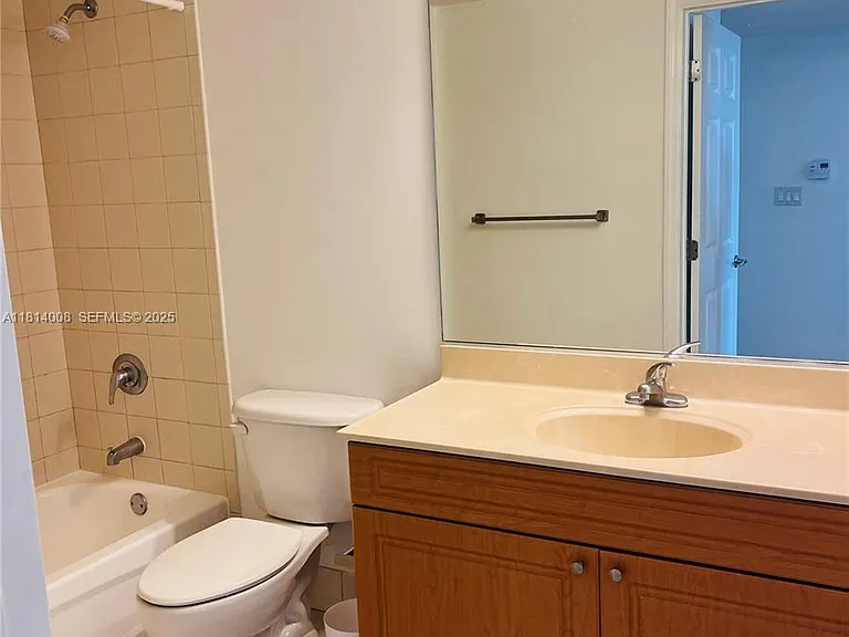 900 SW 8th St #806 — Photo 6