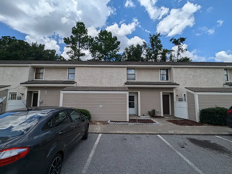 727 S Main St #101 — Photo 1