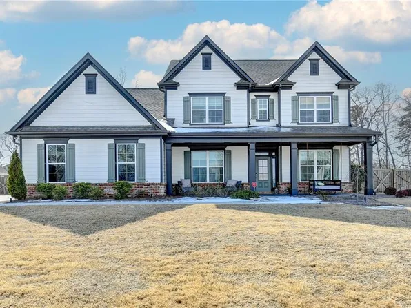 866 Champagne Ln, Hoschton, GA 30548