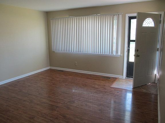3rd image of 14 Mary Rose Ct
