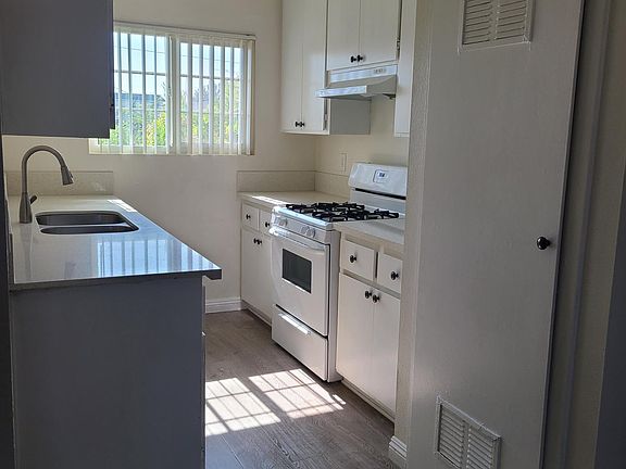 3rd image of 6910 Simpson Ave APT 9