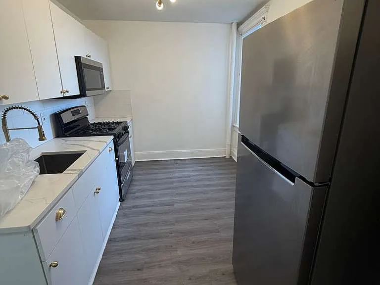204-206 60th St #20A — Photo 2