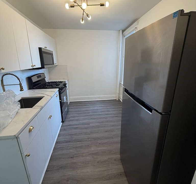 1st image of 204-206 60th St #1850
