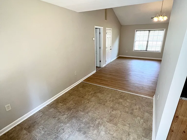 309 Christian Ln — Photo 4