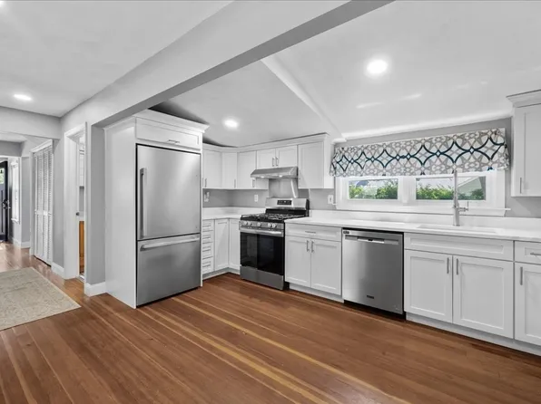 32 Oakwood Ave, Saugus, MA 01906