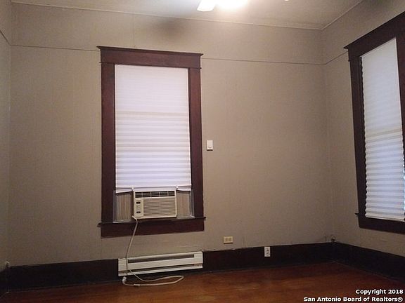 3rd image of 142 Weymouth St