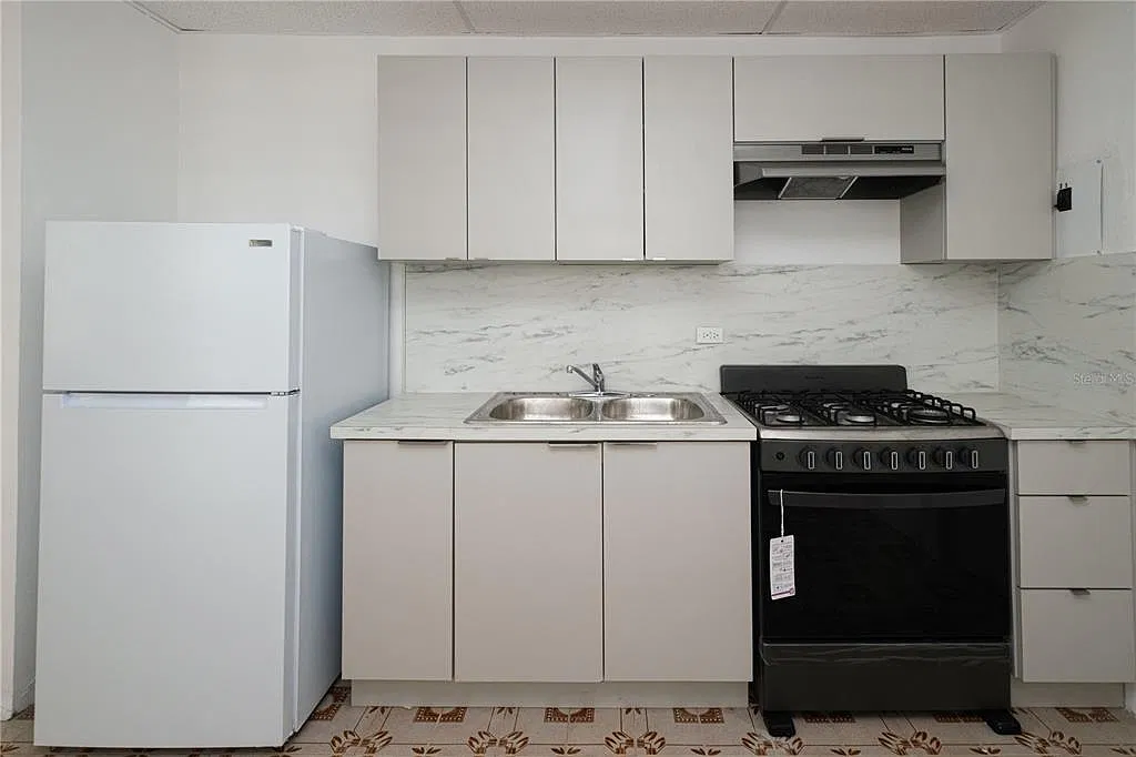 2 bed, 1.0 bath, 2119 sqft, $1,150 — Photo 4