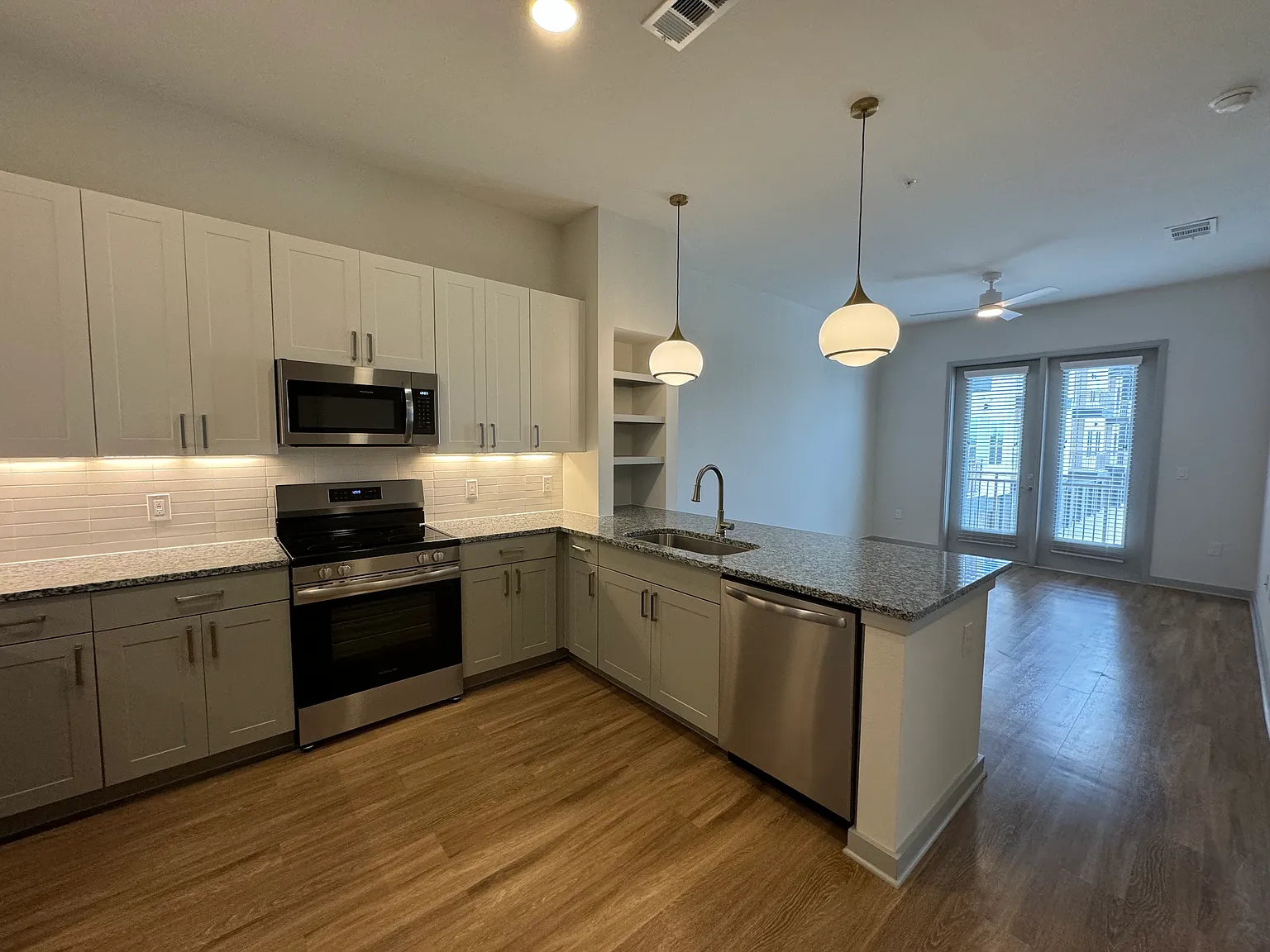 1 bed, 720 sqft, $1,199 — Photo 1