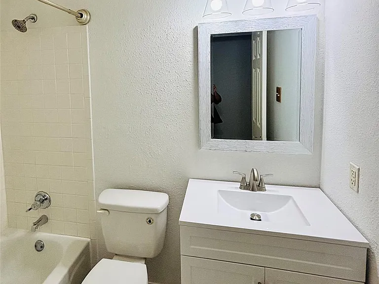 2508 Byfield Dr — Photo 8