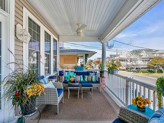 4th image of 902 2nd St #1