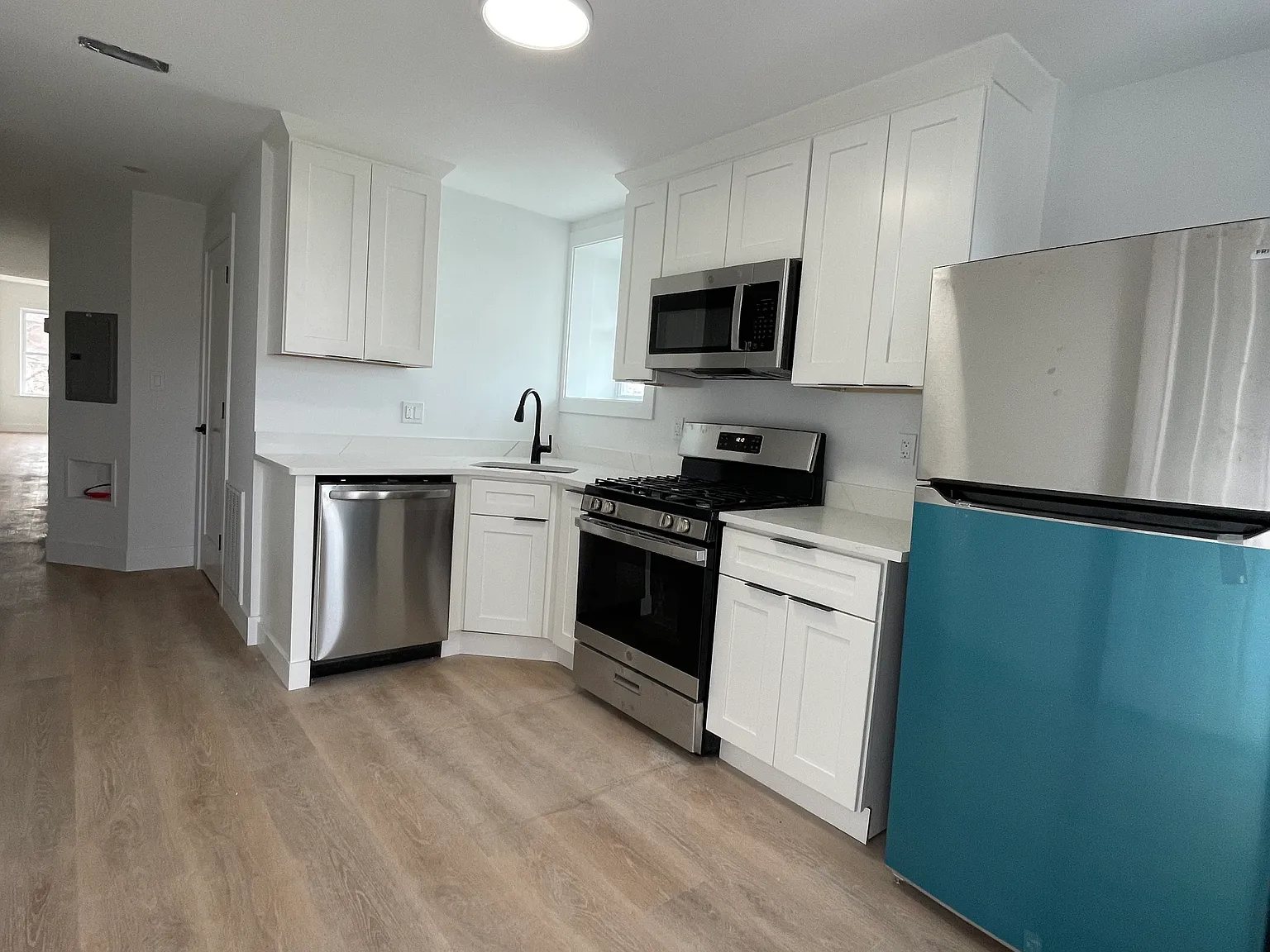 4 bed, 1150 sqft, $3,450 — Photo 4