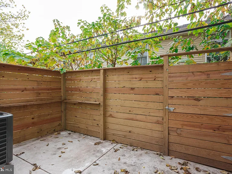 2722 Latona St — Photo 17