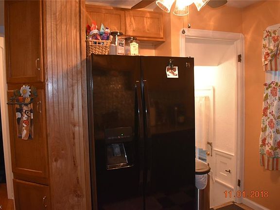 3rd image of 14224 Montrose Ave