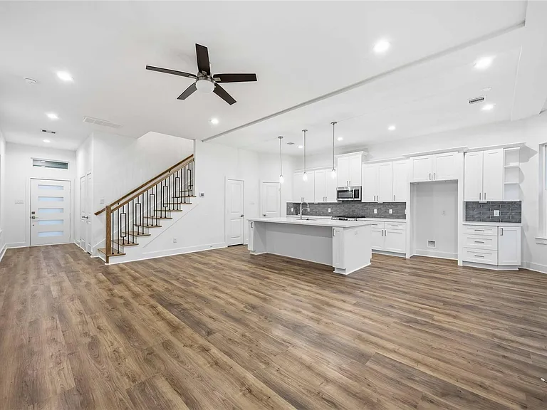 1106 Paul Quinn St #E — Photo 2