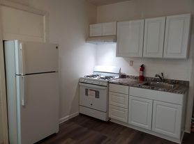 615 N 8th St, Garden City, KS