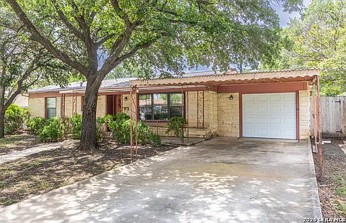 422 Sandalwood Ln Photo 1