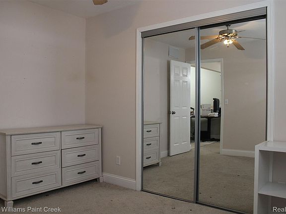 5th image of 4206 N Linden Rd