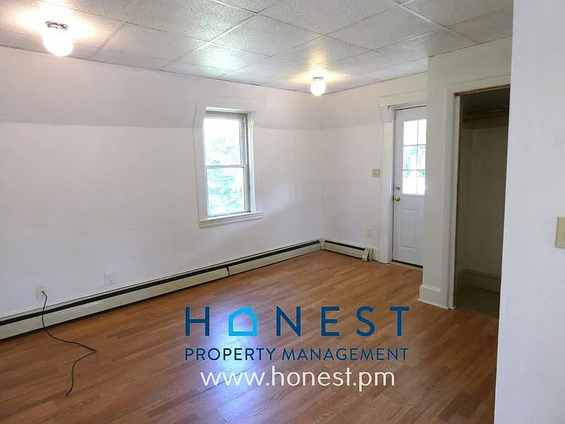 2 bed, 1.0 bath, $1,200 — Photo 4