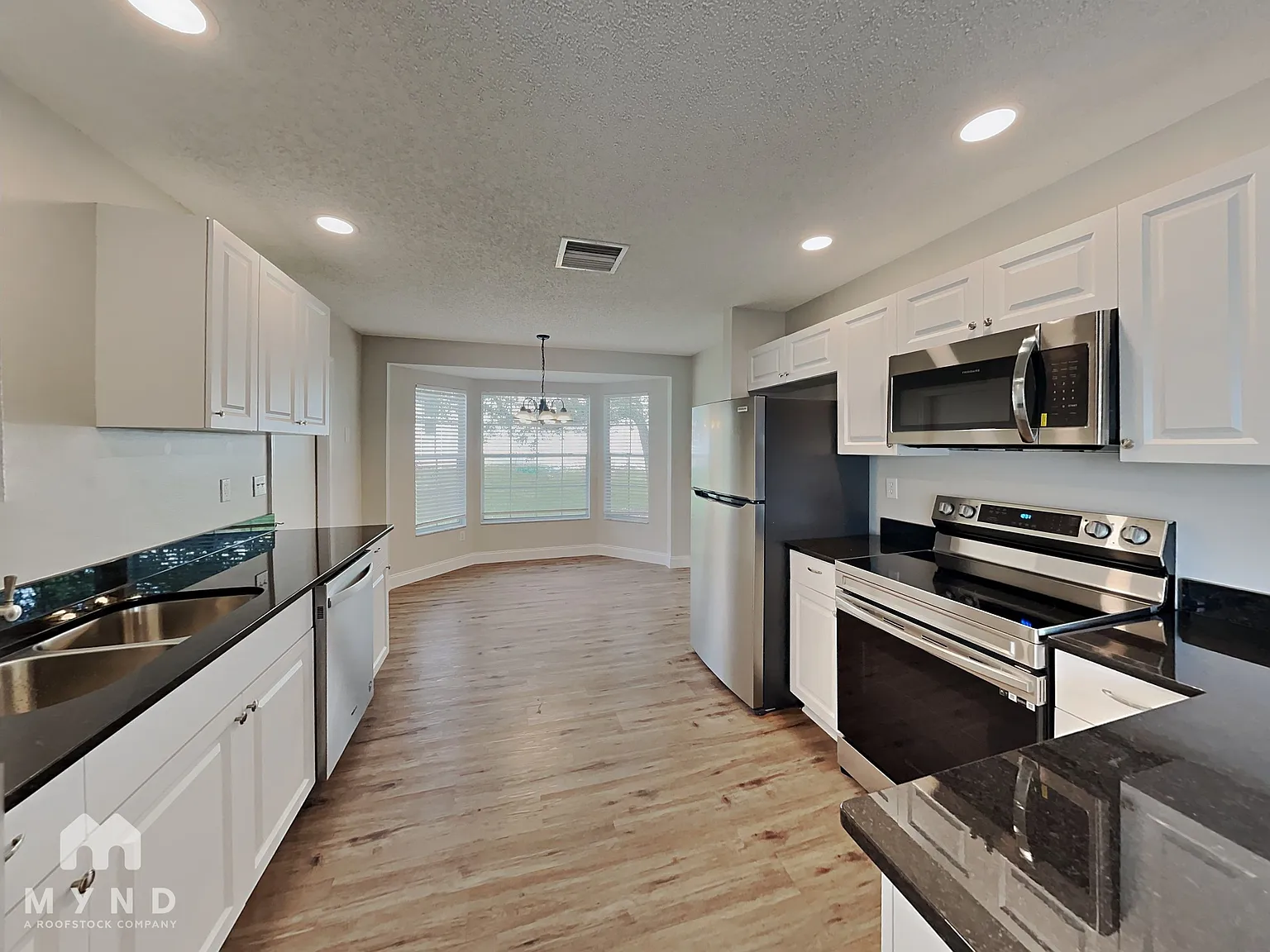 3 bed, 2.0 bath, 1374 sqft, $1,949 — Photo 1