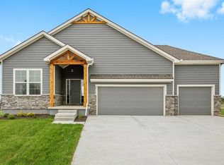 25112 W 142nd St, Olathe, KS 66061