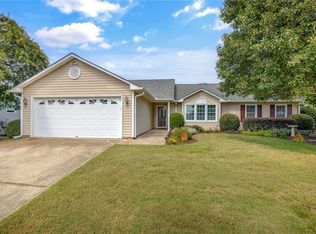 9 Windcrest Dr, Greenville, SC 29615