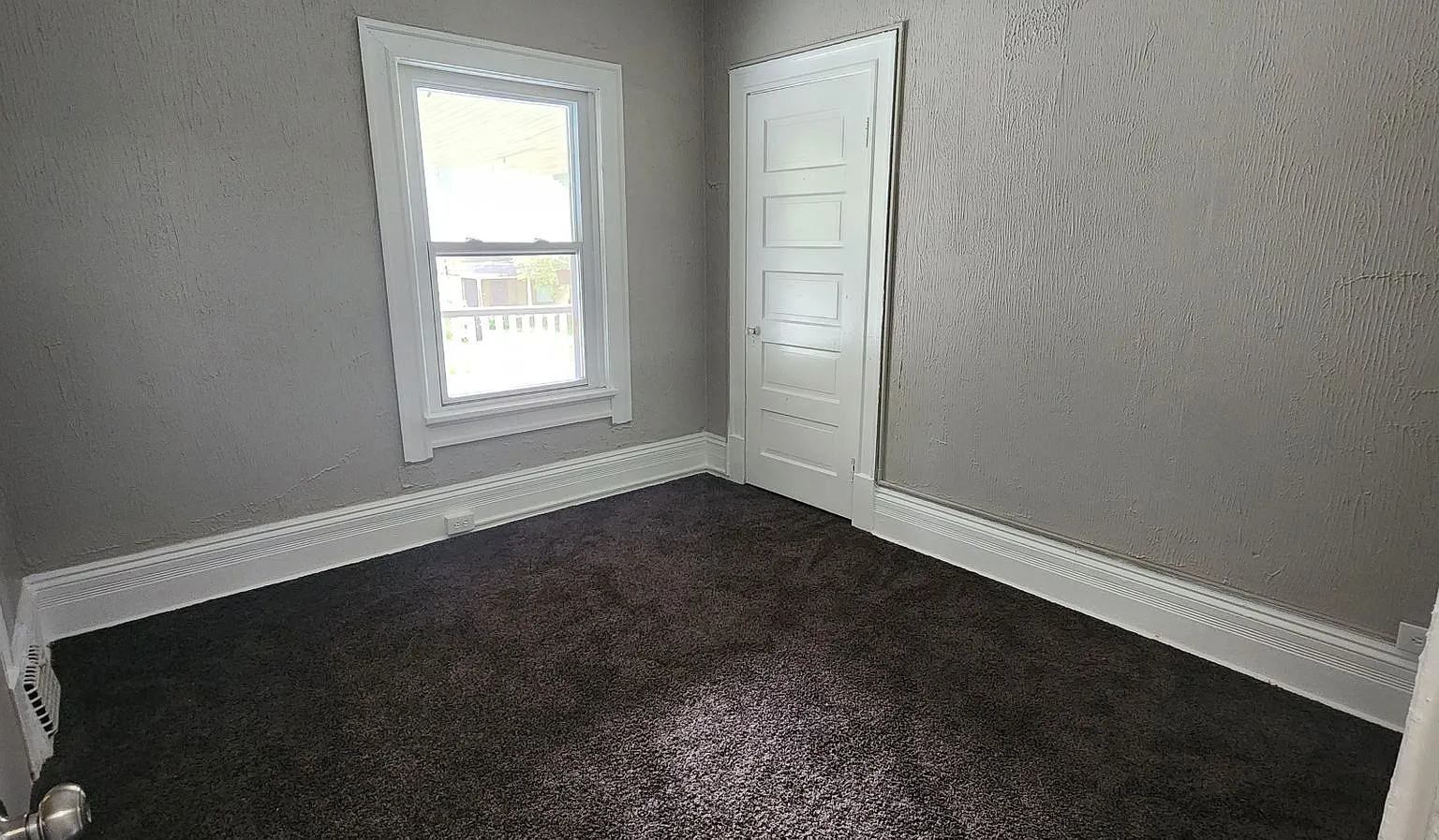 4 Bedroom 1 Bathroom Triplex — Photo 3
