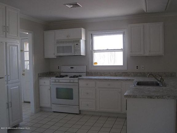 4th image of 20 Cedar Brook Dr