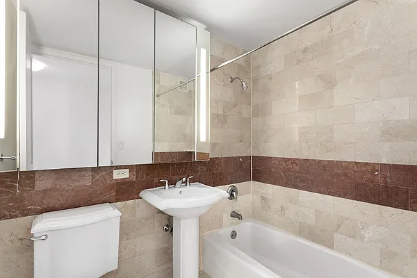 Rented by Cooper & Cooper Real Estate | media 27