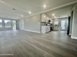13 Saint Martin Pl, Toms River, NJ 08757
