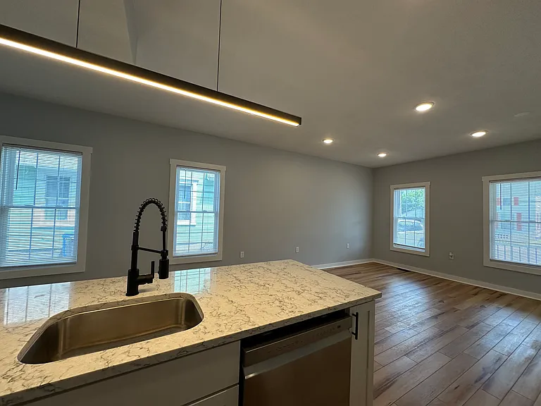 128 Caroline Ave #1 — Photo 24
