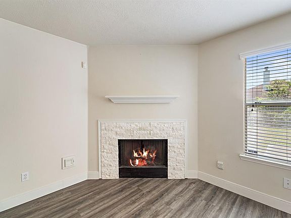 4th image of 17303 Davenway Drive