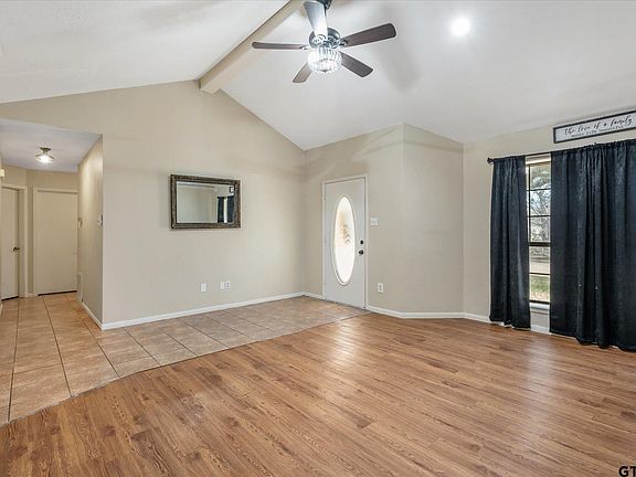 5th image of 226 Colonial Cir