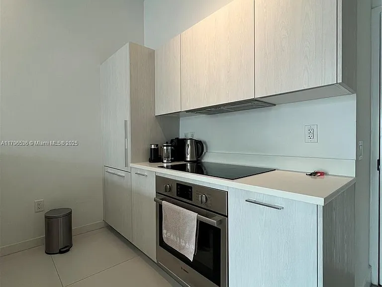 501 NE 31st St #402 — Photo 2
