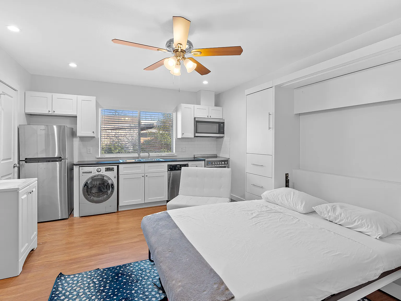 Studio, 300 sqft, $1,100 — Photo 2