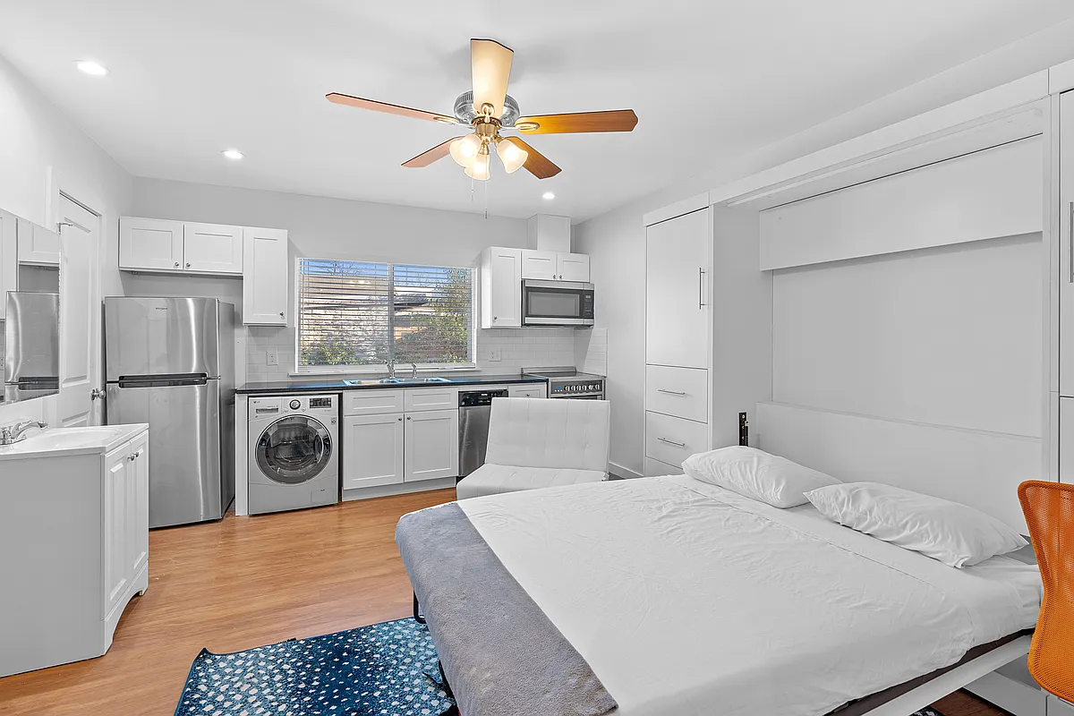 Building Photo - 306 E 30th St #109