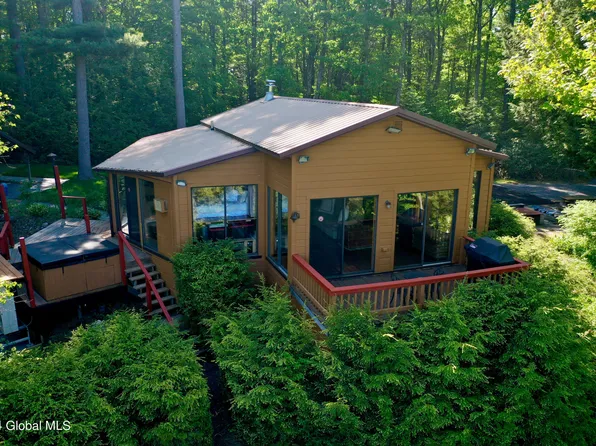 174 S Line Road, Middle Grove, NY 12850