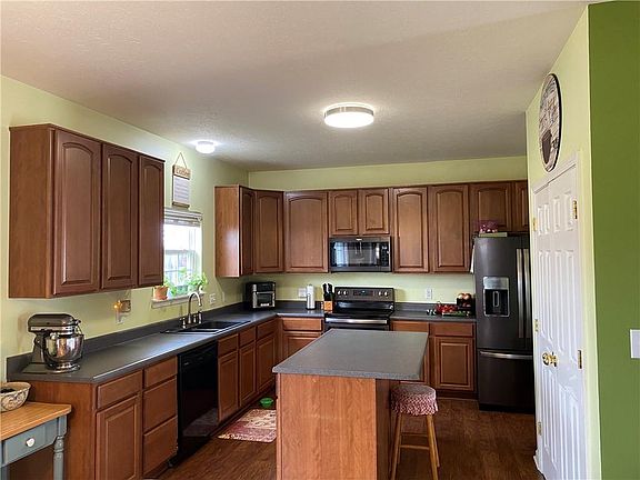 3rd image of 218 Jewell Ln