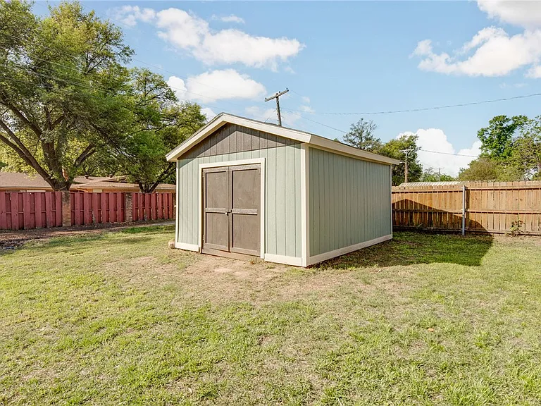 1302 Hackberry St — Photo 18