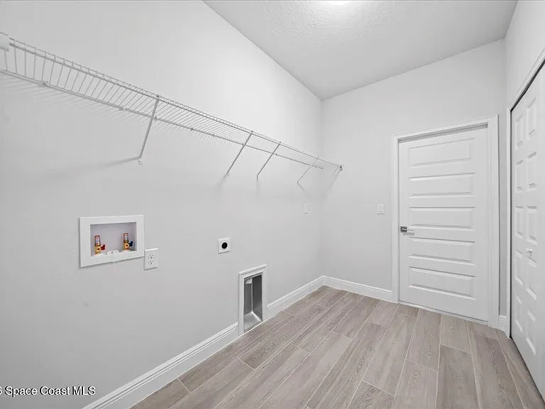 407 Cellini Ave NE — Photo 30