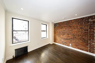 Rented by R New York