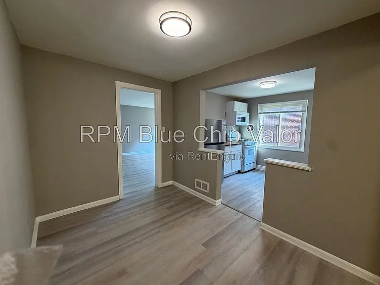 9481 Reading Rd #5 — Photo 5